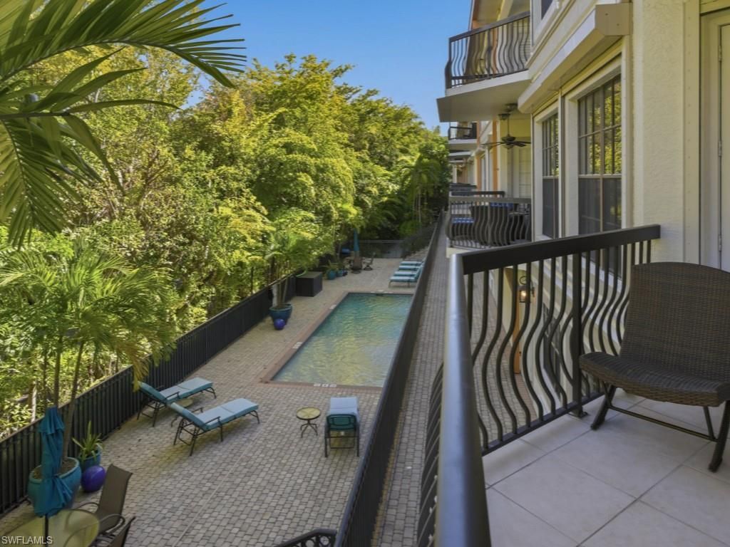 705 10th St S, Unit 202, Naples, FL 34102 Photo