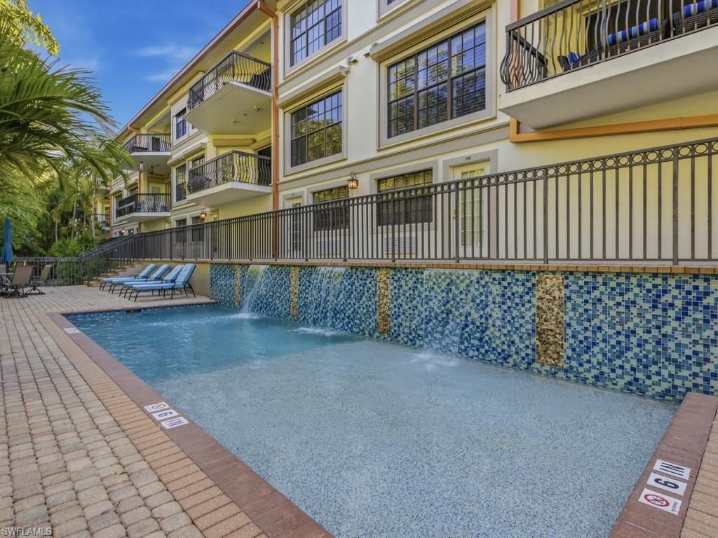 705 10th St S, Unit 202, Naples, FL 34102 Photo