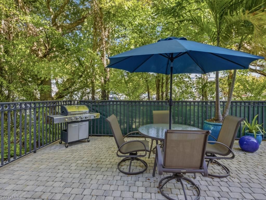 705 10th St S, Unit 202, Naples, FL 34102 Photo