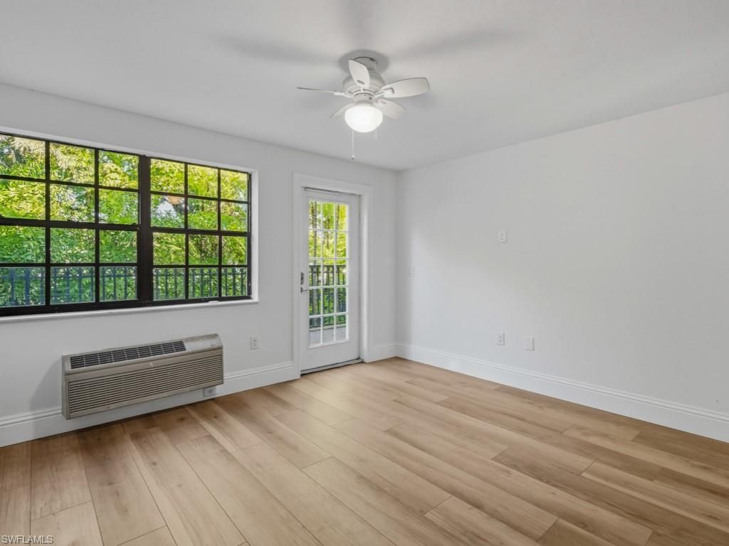 705 10th St S, Unit 202, Naples, FL 34102 Photo