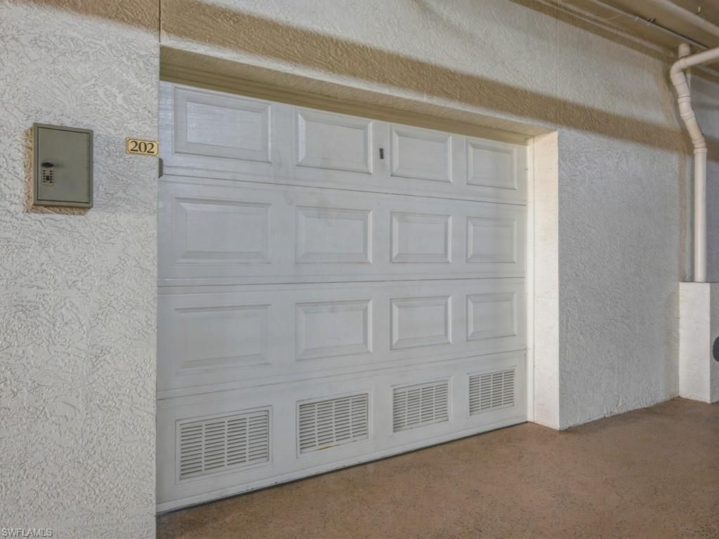 705 10th St S, Unit 202, Naples, FL 34102 Photo