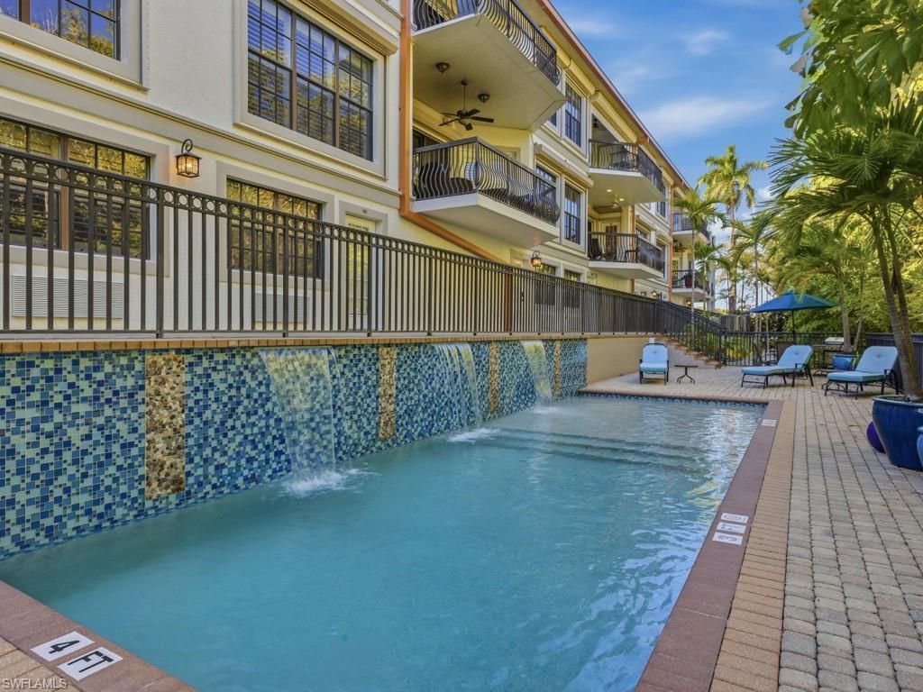 705 10th St S, Unit 202, Naples, FL 34102 Photo