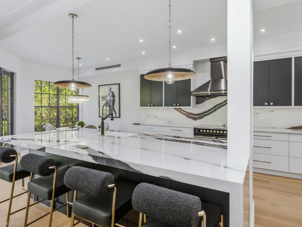 705 10th St S, Unit 202, Naples, FL 34102 Photo