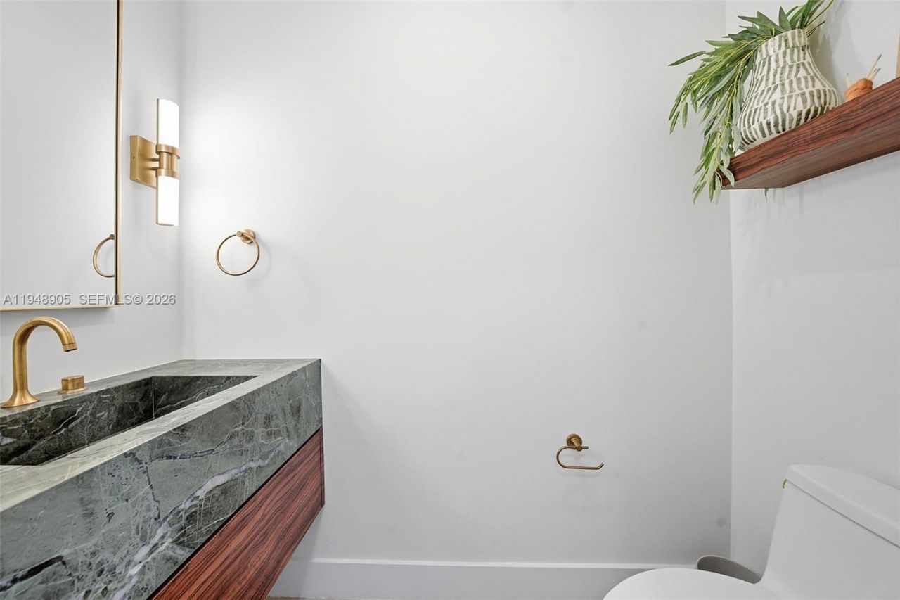 71 NE 46th St, Miami, FL 33137 Photo