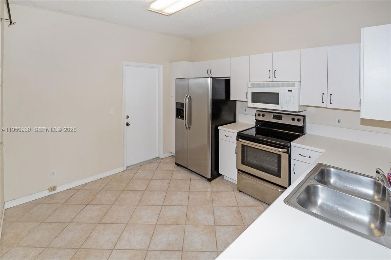 3740 San Simeon Cir, Unit 3740, Weston, FL 33331 Photo