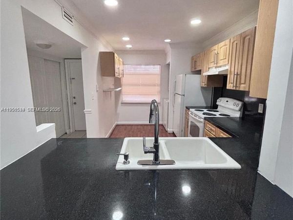 430 Commodore Dr, Unit 104, Plantation, FL 33325