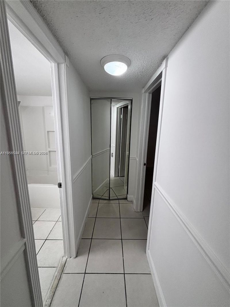 430 Commodore Dr, Unit 104, Plantation, FL 33325 Photo