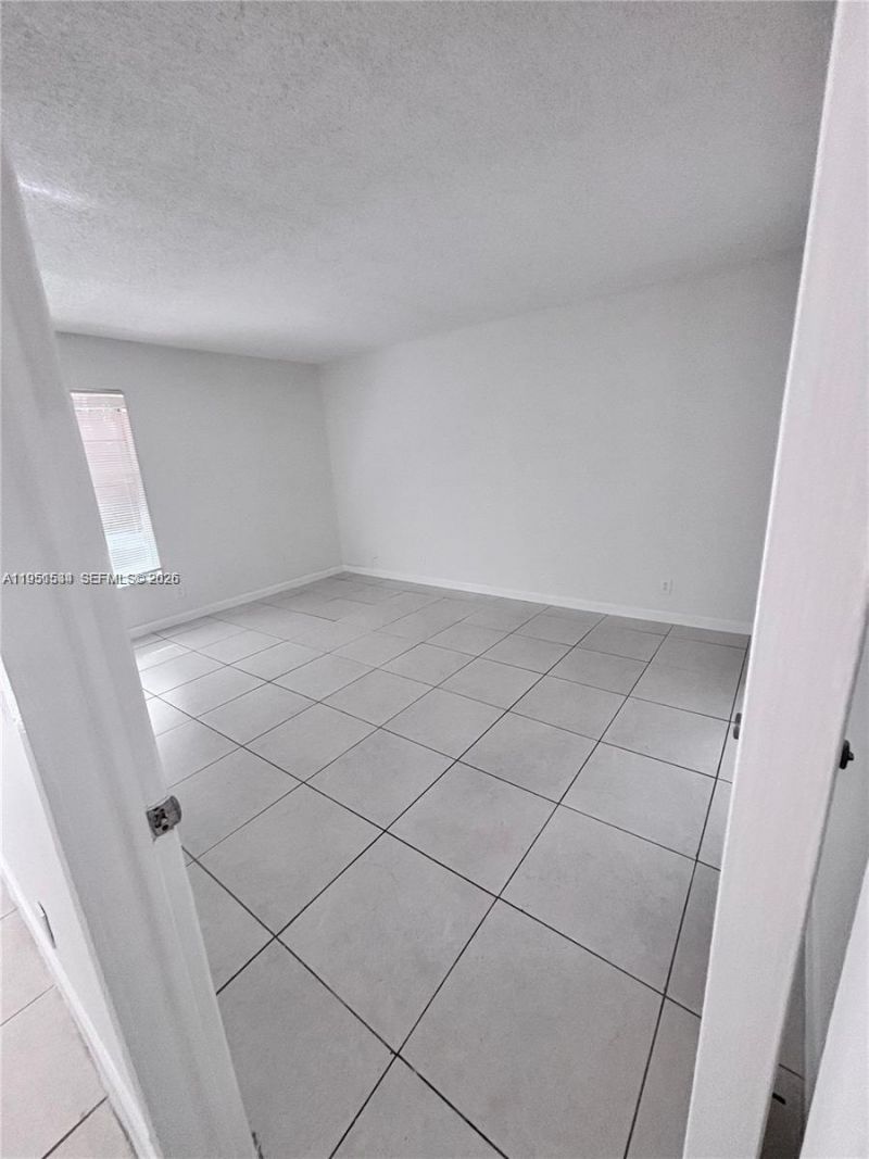 430 Commodore Dr, Unit 104, Plantation, FL 33325 Photo