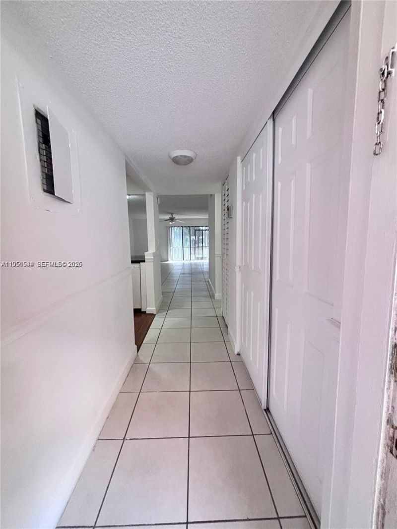 430 Commodore Dr, Unit 104, Plantation, FL 33325 Photo