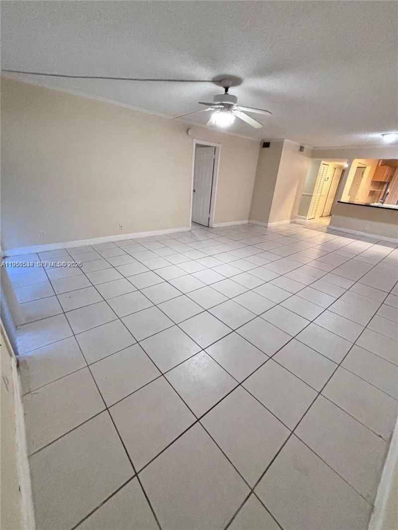 430 Commodore Dr, Unit 104, Plantation, FL 33325 Photo