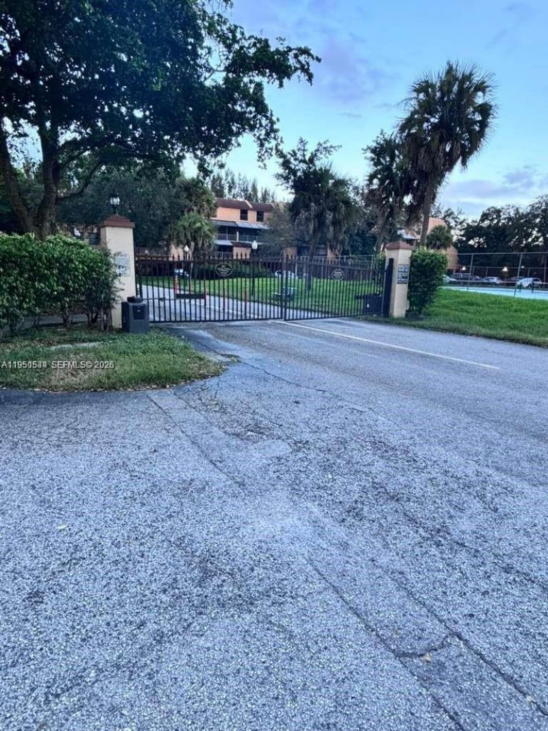 430 Commodore Dr, Unit 104, Plantation, FL 33325 Photo