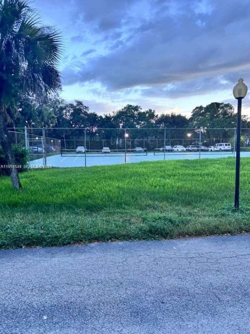 430 Commodore Dr, Unit 104, Plantation, FL 33325 Photo