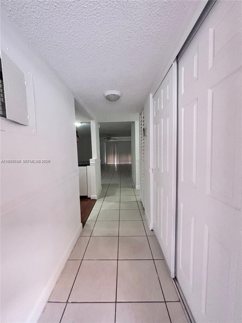 430 Commodore Dr, Unit 104, Plantation, FL 33325 Photo