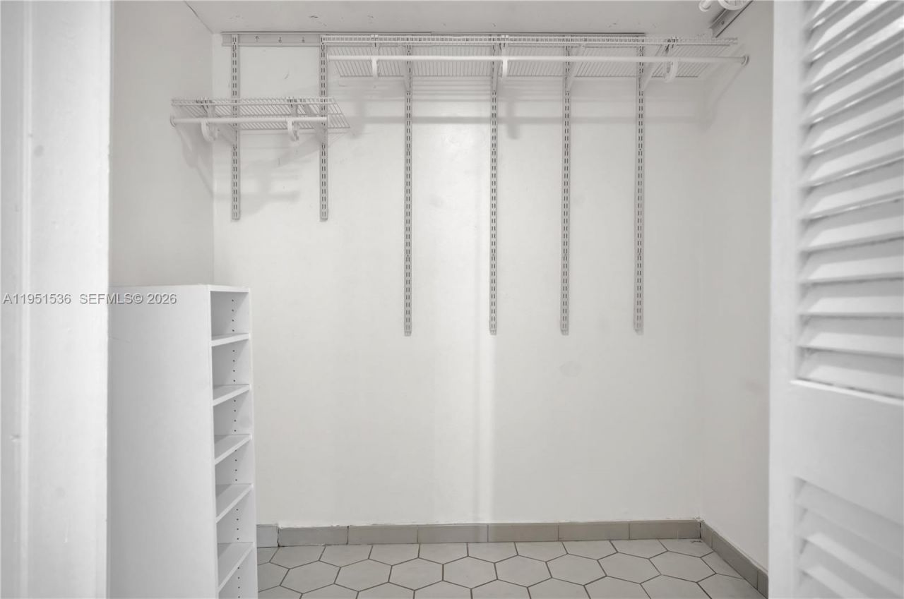 11111 Biscayne Blvd , Unit 21C, Miami, FL 33181 Photo