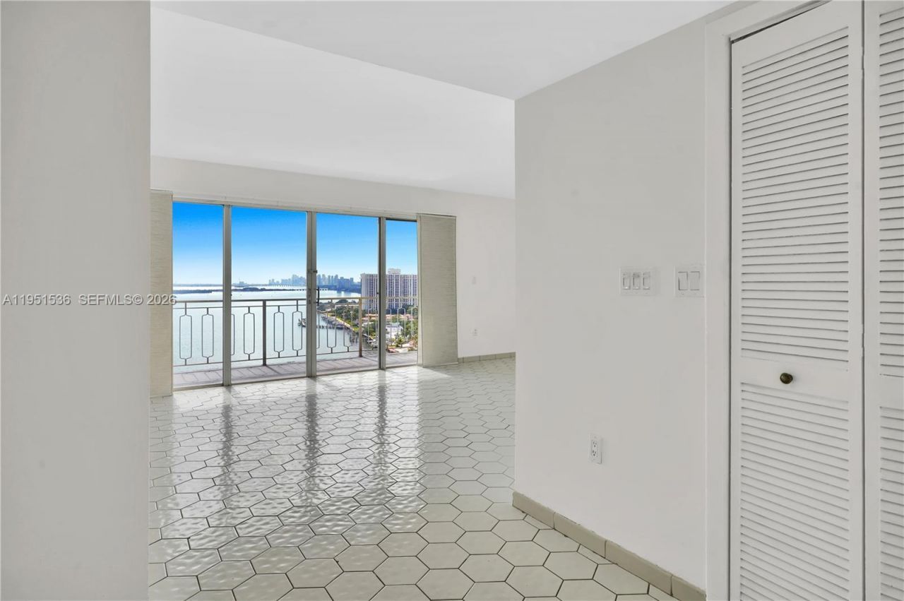 11111 Biscayne Blvd , Unit 21C, Miami, FL 33181 Photo