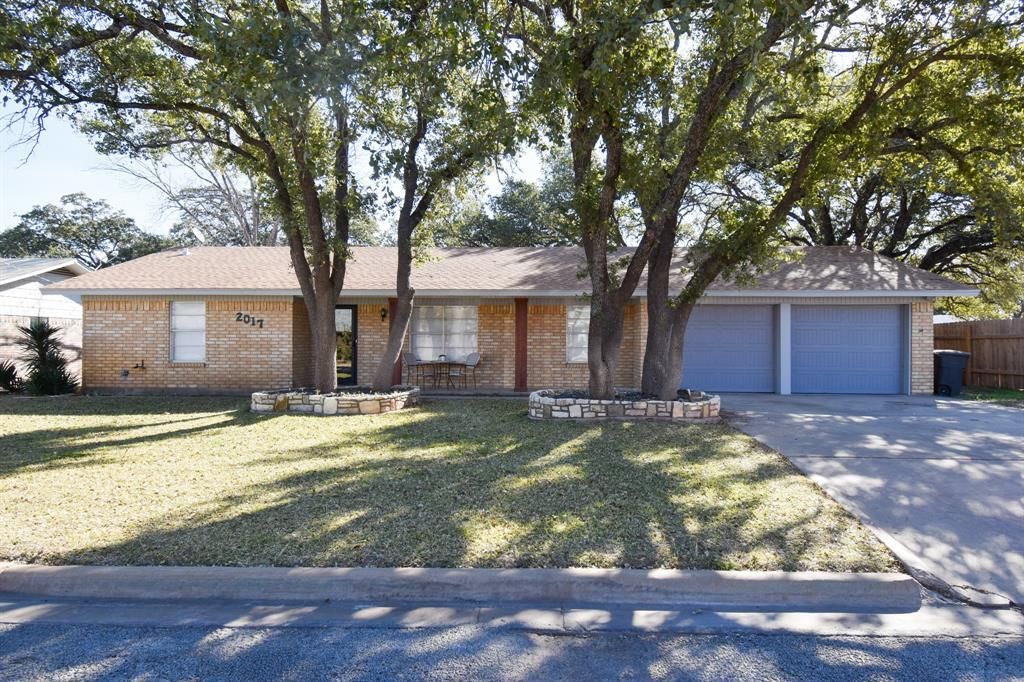 2017 S High Street, Brady, TX 76825 Main Photo