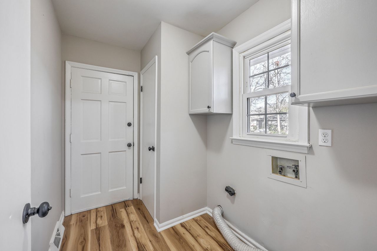 8004 Malden Avenue Photo 21