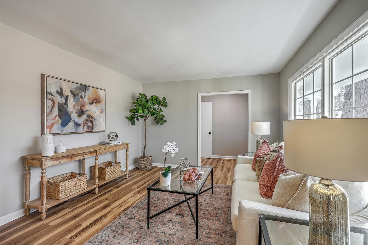 8004 Malden Avenue Photo 30