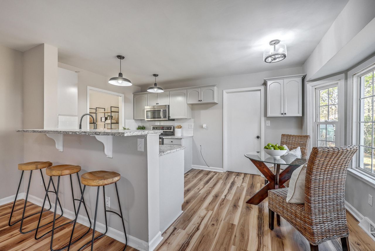 8004 Malden Avenue Photo 32