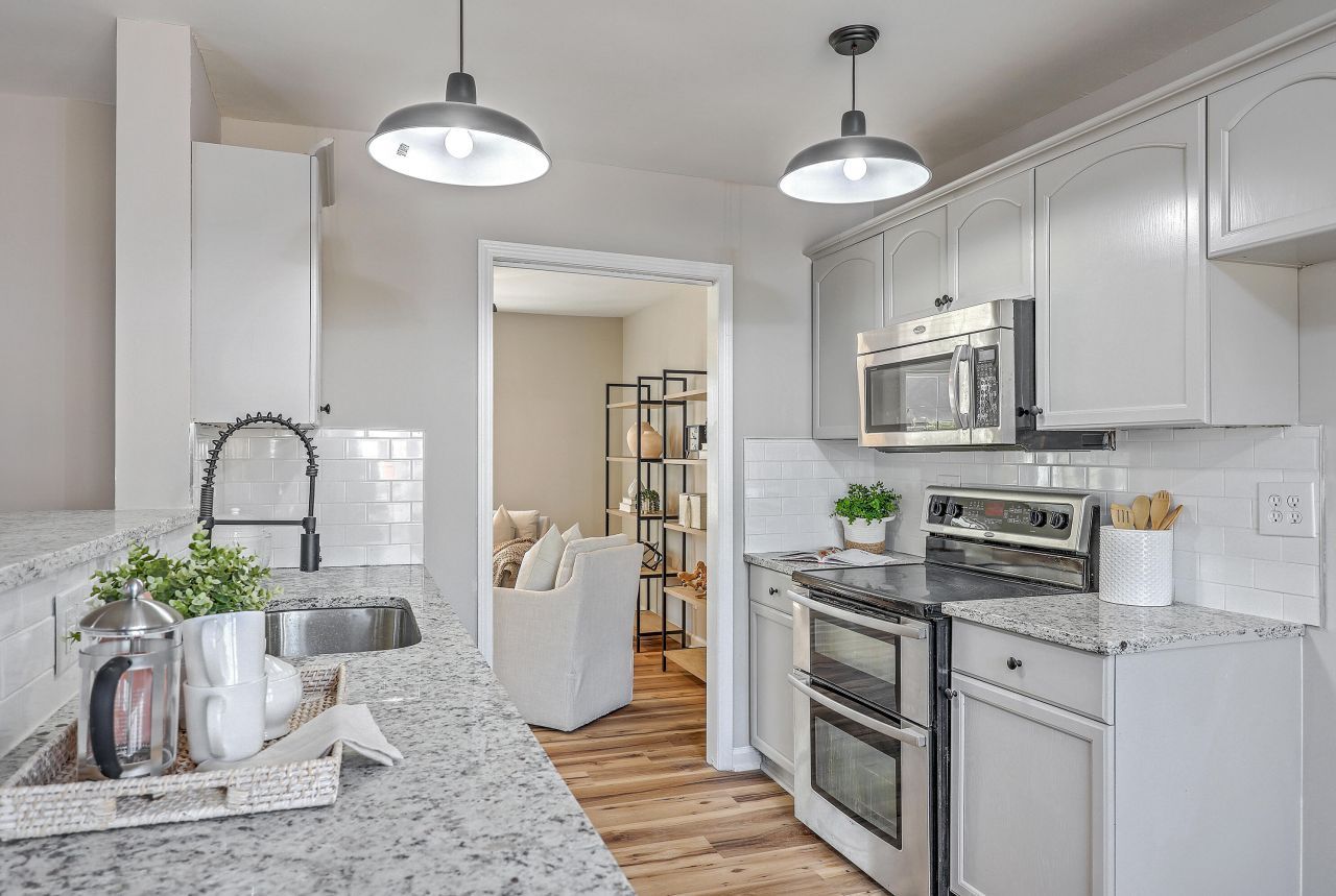 8004 Malden Avenue Photo 33