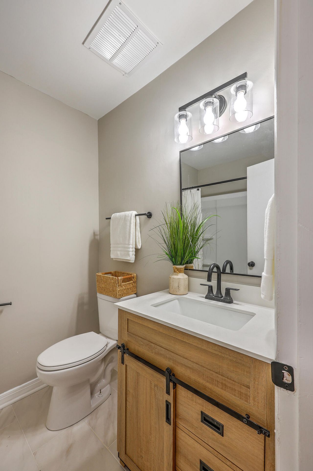 8004 Malden Avenue Photo 35