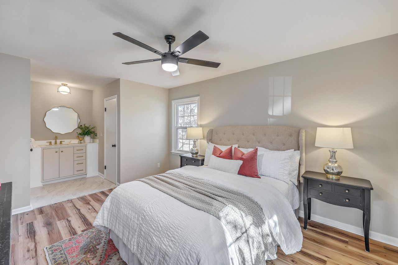 8004 Malden Avenue Photo 37