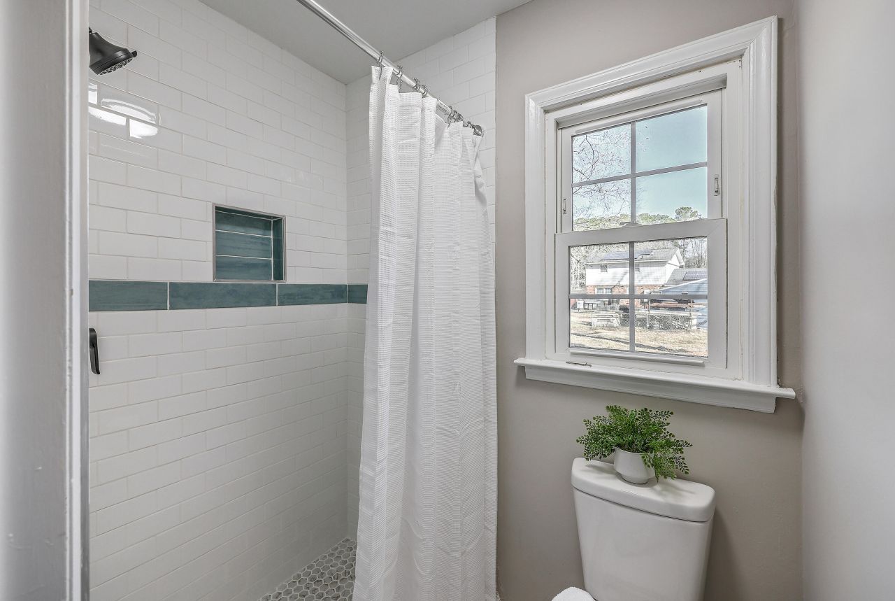 8004 Malden Avenue Photo 39