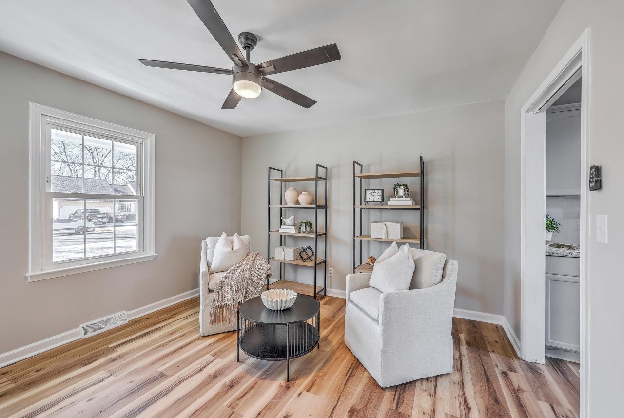 8004 Malden Avenue Photo 8