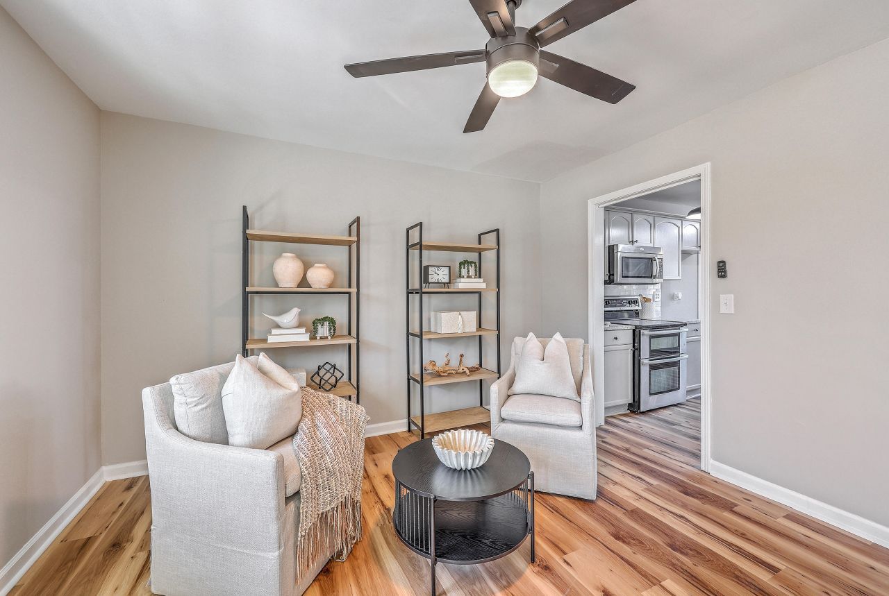 8004 Malden Avenue Photo 9