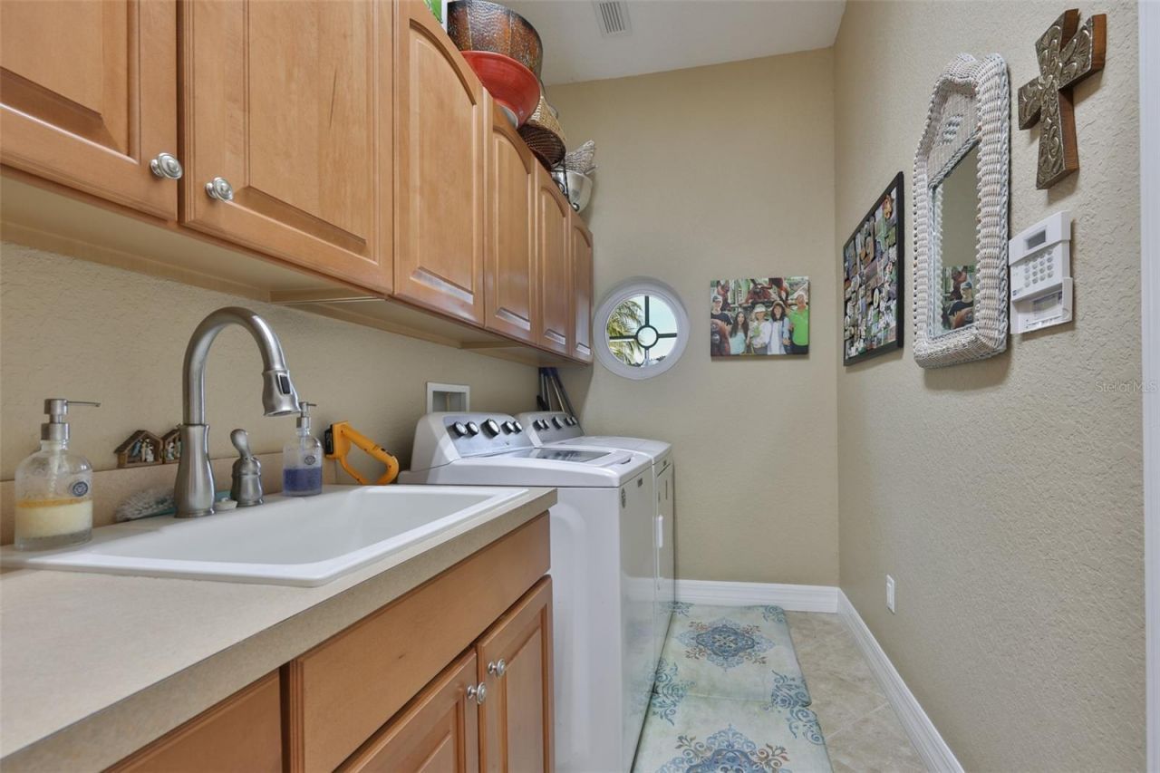 328 Noble Faire Drive, Sun City Center, FL 33573 Photo