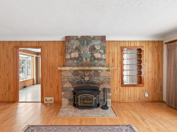 515 County Road B E, Maplewood, MN 55117