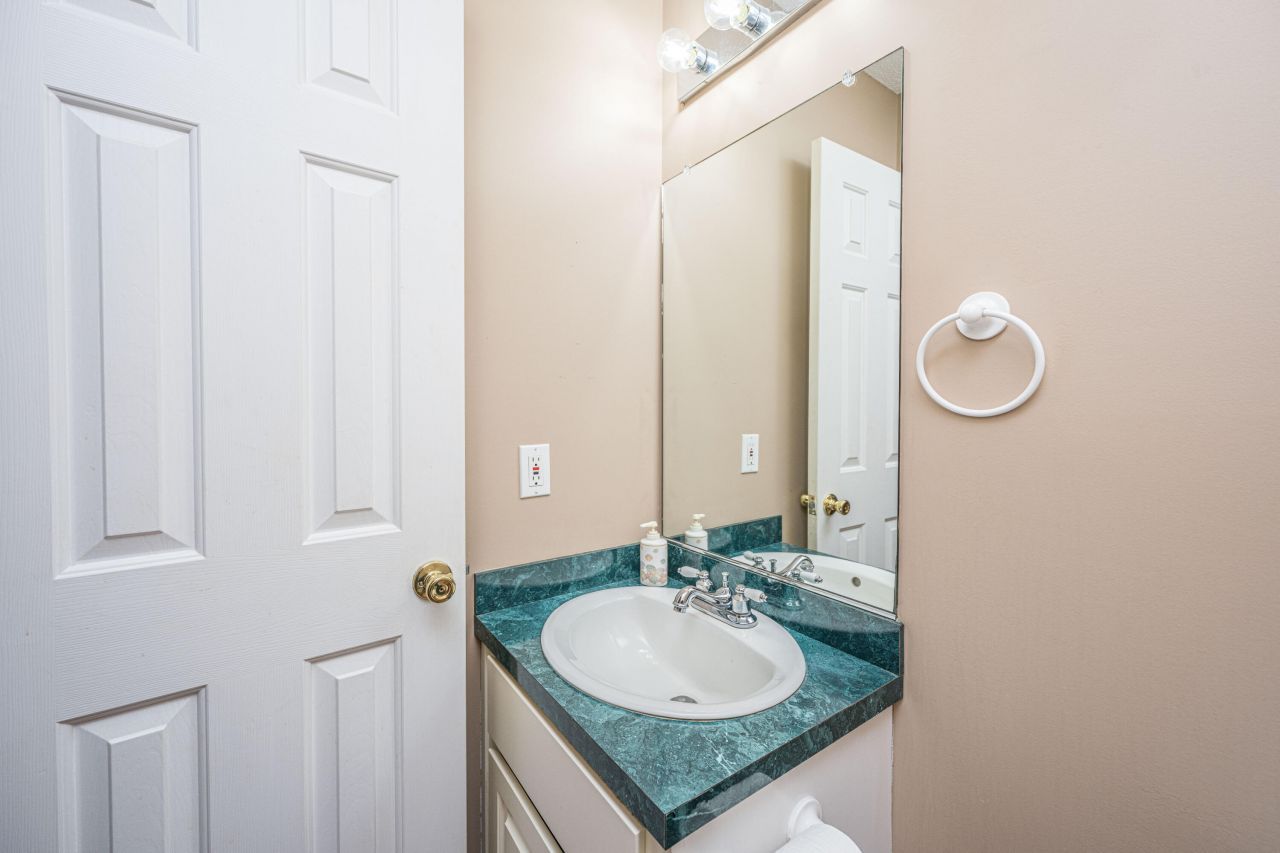 46 Battery Park Road Photo 14