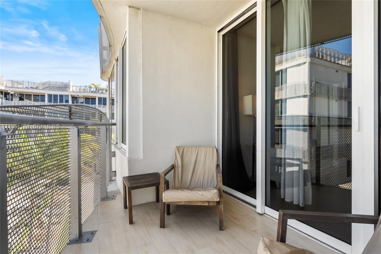 2155 Washington Ct, Unit 401, Miami Beach, FL 33139 Photo