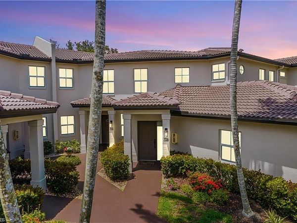700 Diamond CIR, Unit 706, NAPLES, FL 34110