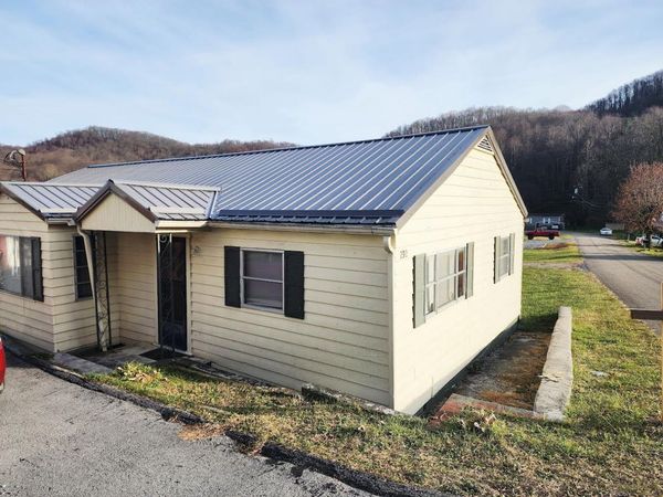292 Byrd ST , Bluefield, VA 24605
