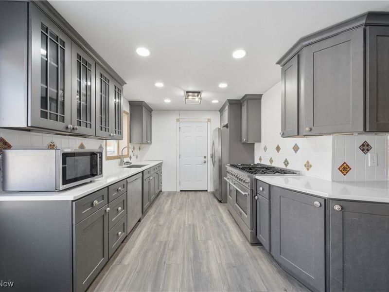 502 E Woodsdale Avenue, Akron, OH 44301 Photo 6