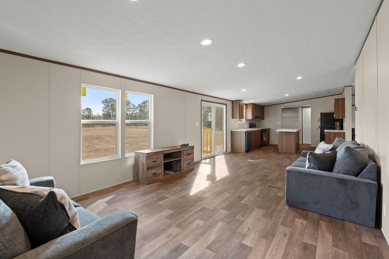 185 Thomas Road Photo 10