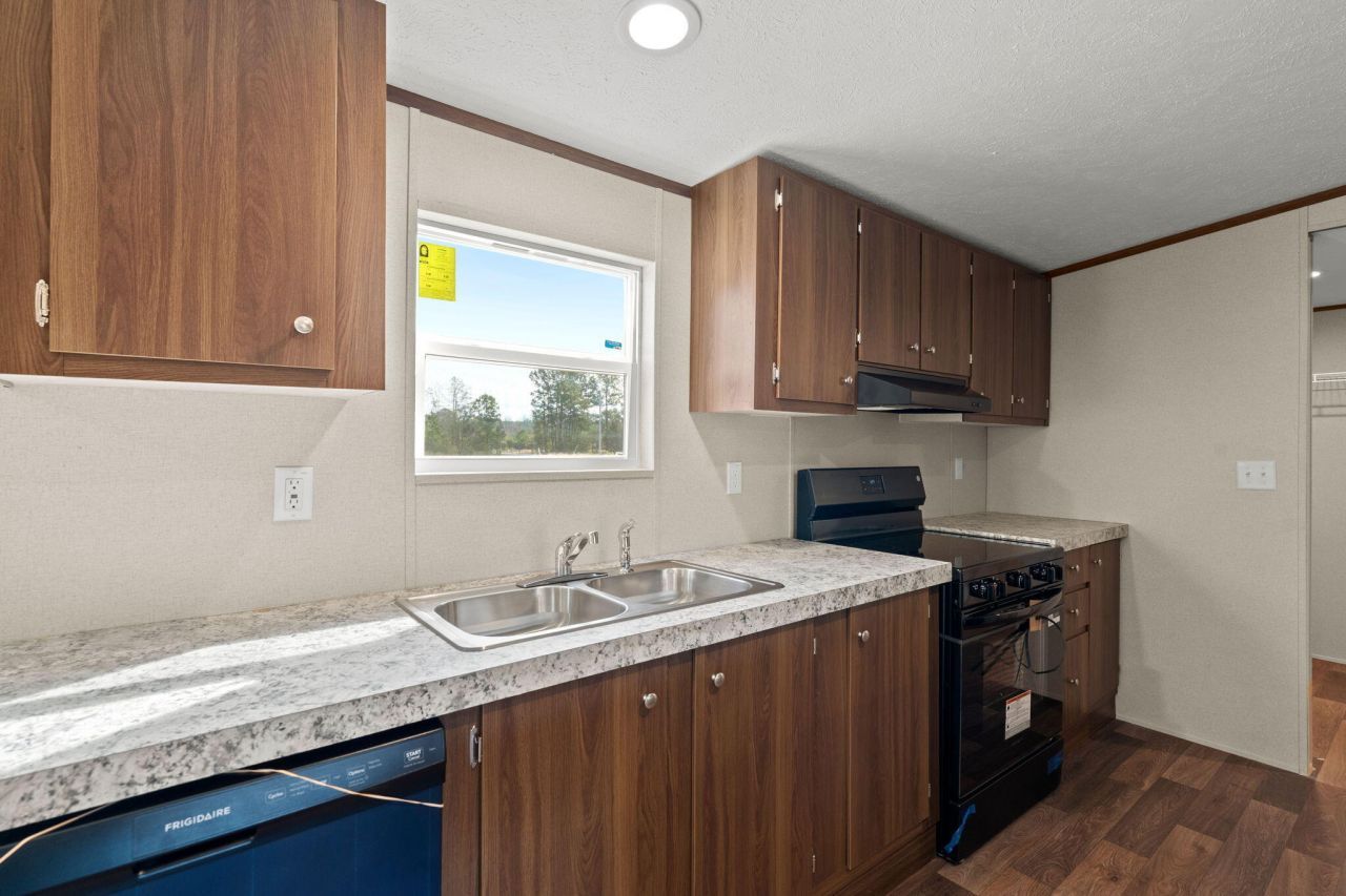 185 Thomas Road Photo 13