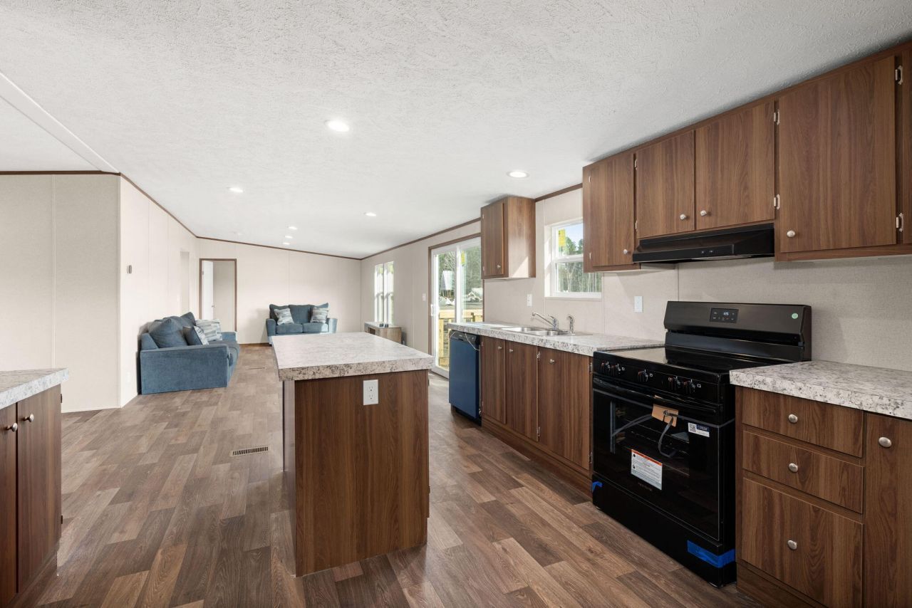 185 Thomas Road Photo 14