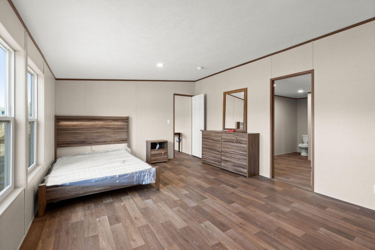 185 Thomas Road Photo 16