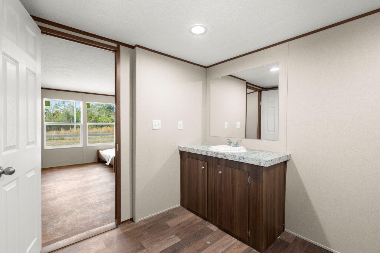 185 Thomas Road Photo 18