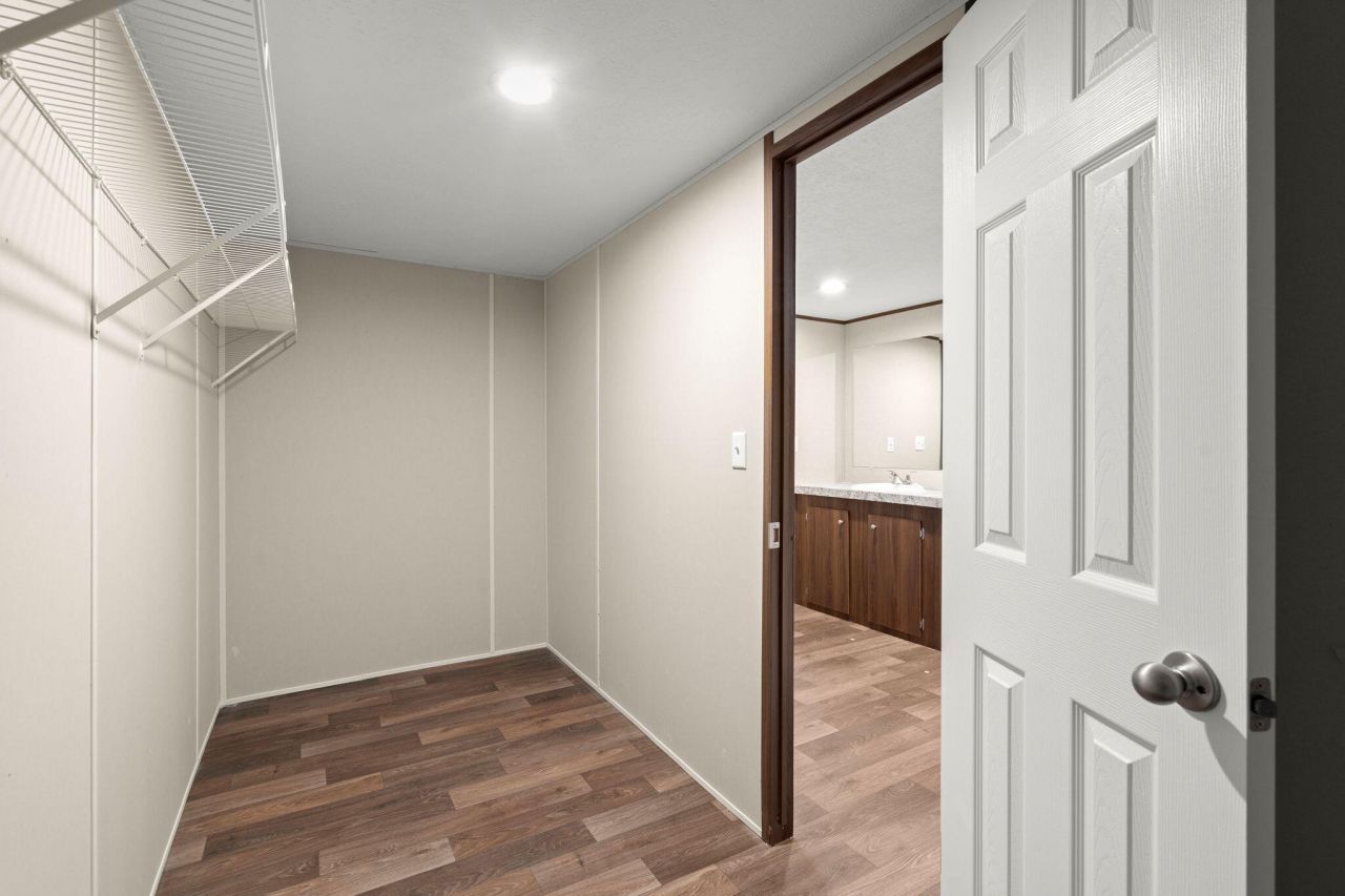 185 Thomas Road Photo 19