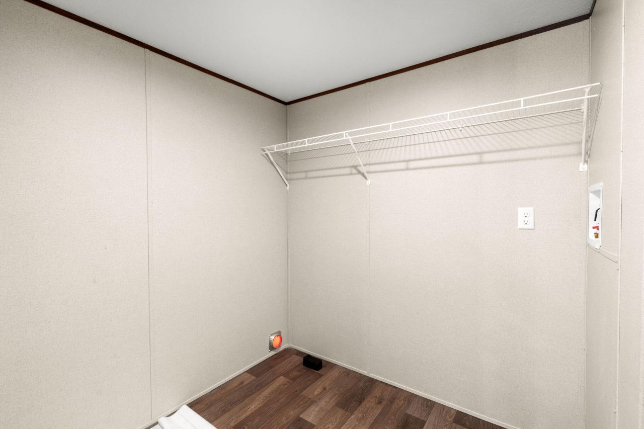 185 Thomas Road Photo 21