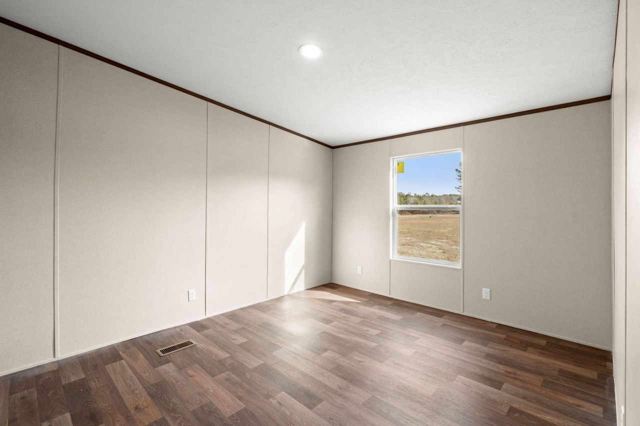 185 Thomas Road Photo 22