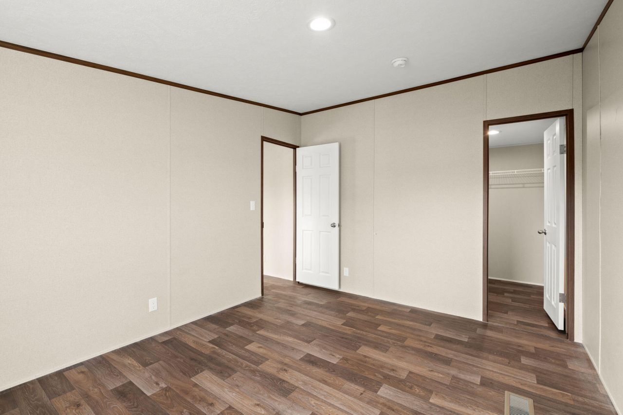 185 Thomas Road Photo 23