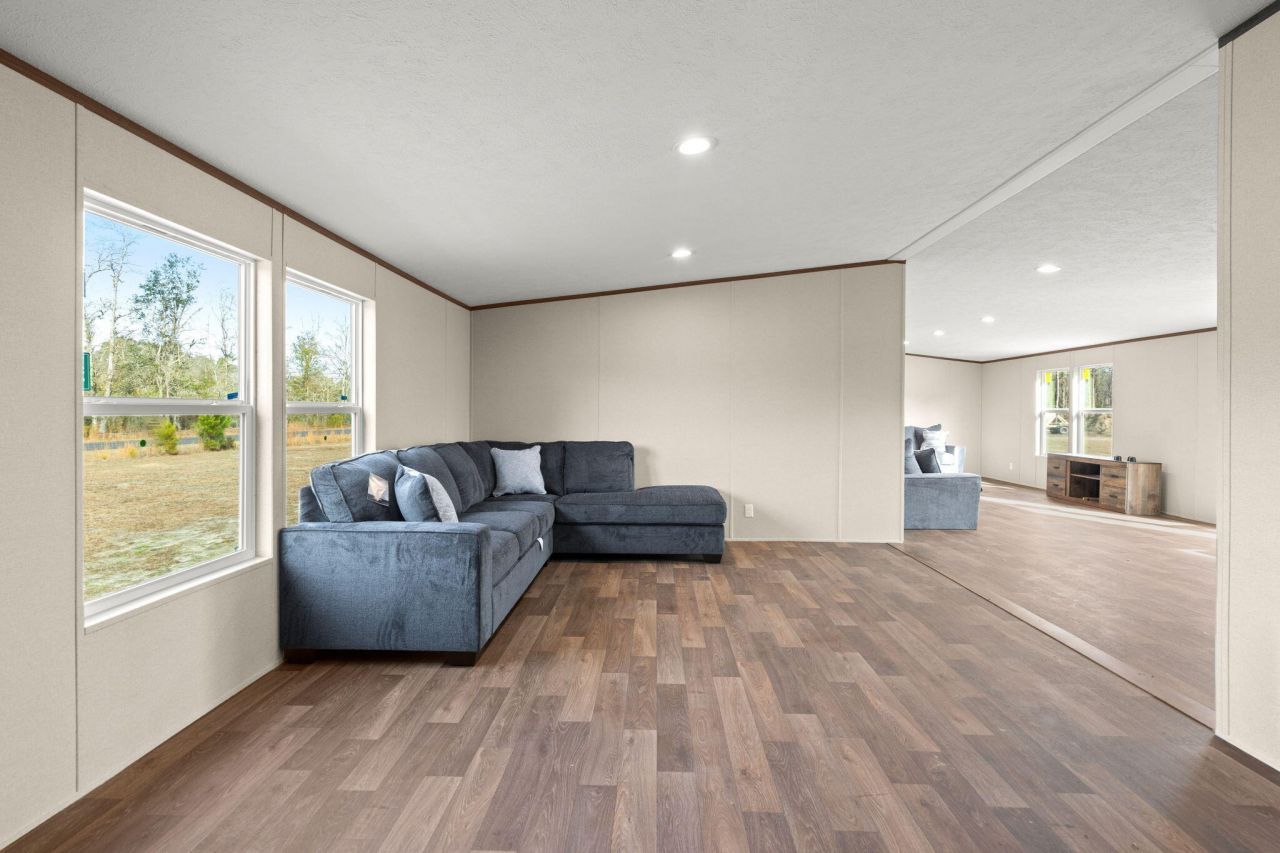 185 Thomas Road Photo 4