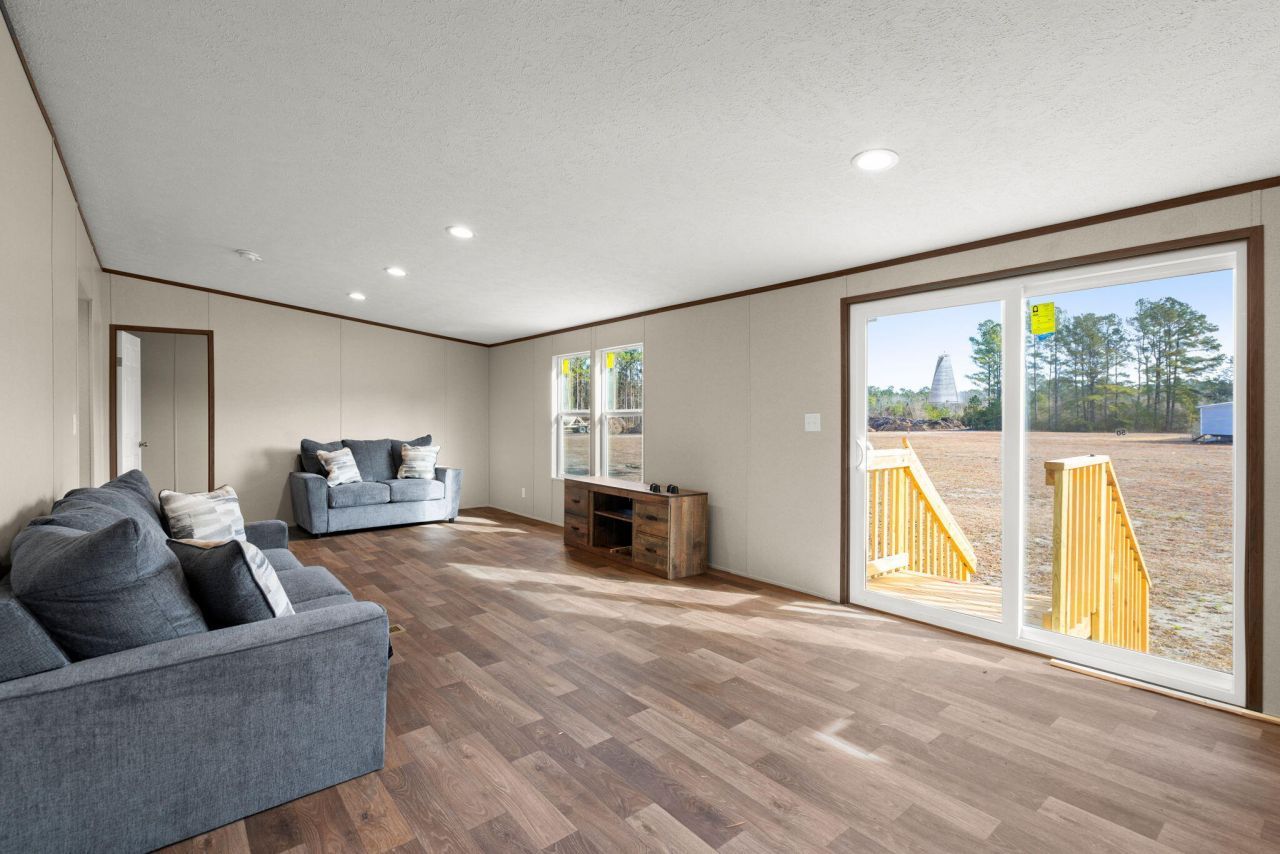 185 Thomas Road Photo 7