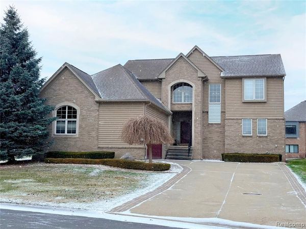 59779 Glacier Spring Drive S, Washington Twp, MI 48094