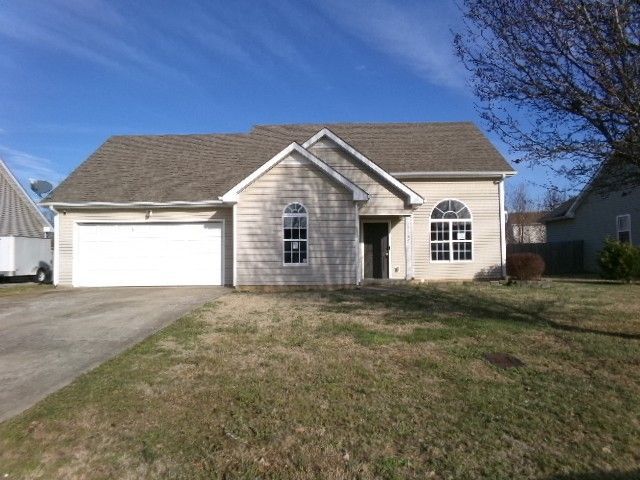 1305 Loren Cir, Clarksville, TN 37042 Main Photo