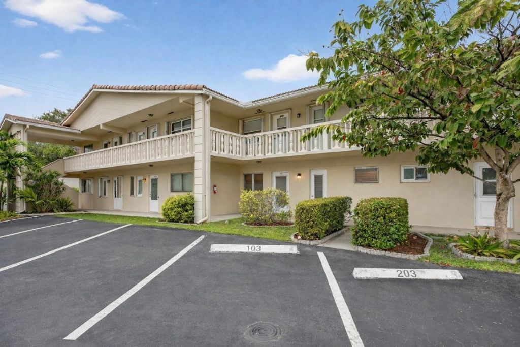 2115 NE 42nd Court, Unit 103, Lighthouse Point, FL 33064 Photo